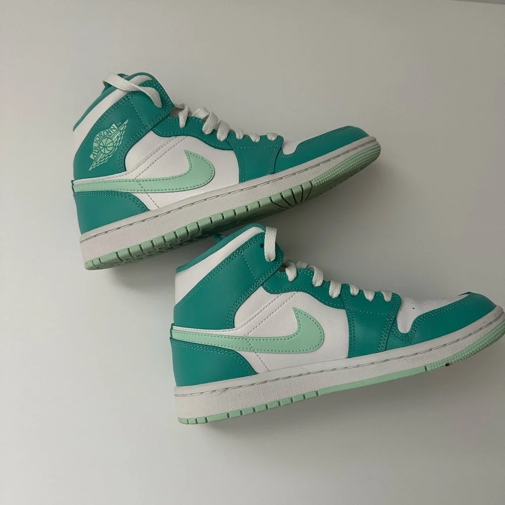 Wmns Air Jordan 1 Mid 'Marine
 High-Top Sneakers size 7 - Picture 7 of 8